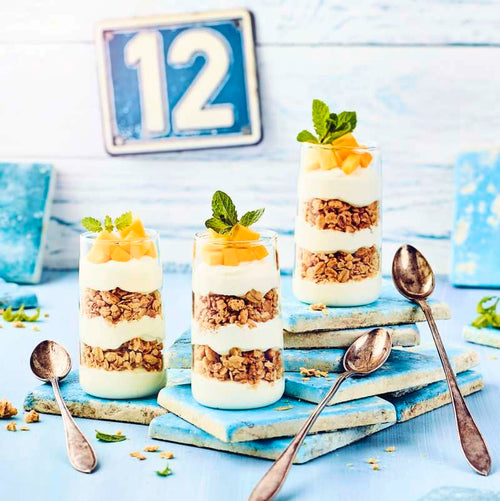 Helles knuspriges Creme-Dessert