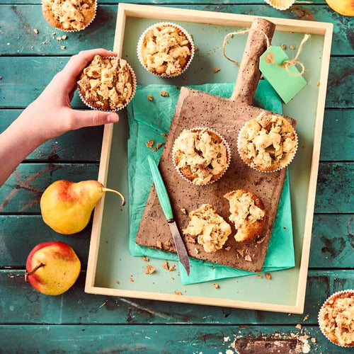 Birnenmuffins mit knusprigen Haferstreuseln
