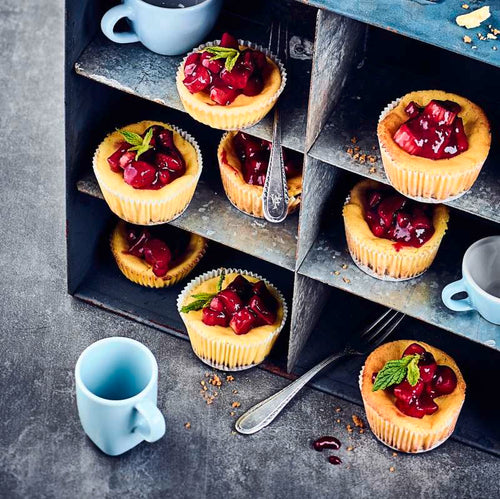 Käsekuchen-Muffins mit Rhabarber-Topping