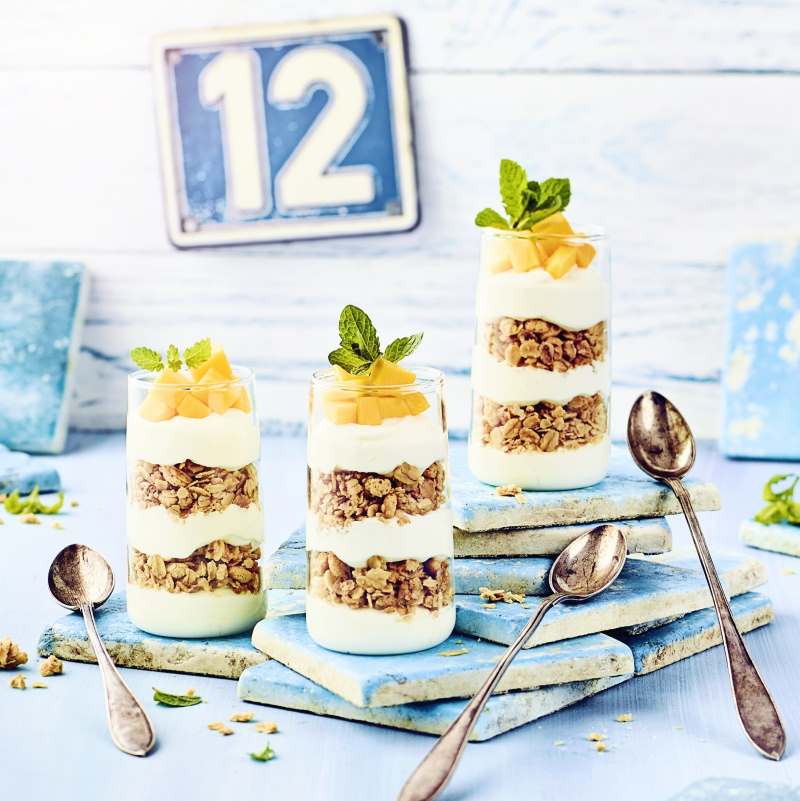 Helles knuspriges Creme-Dessert