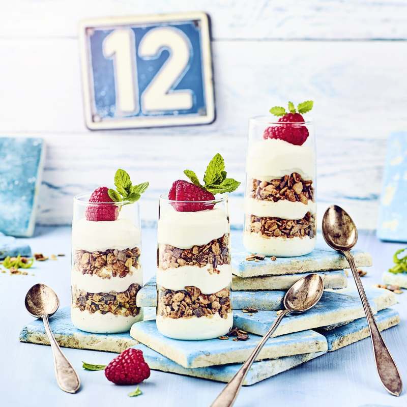 Dunkles knuspriges Creme-Dessert