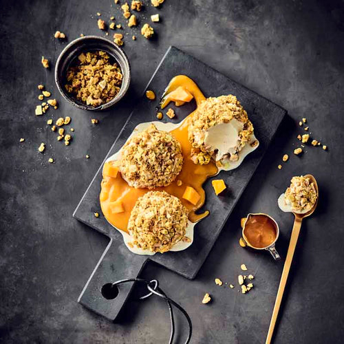 Vanilleeis im Knuspermantel