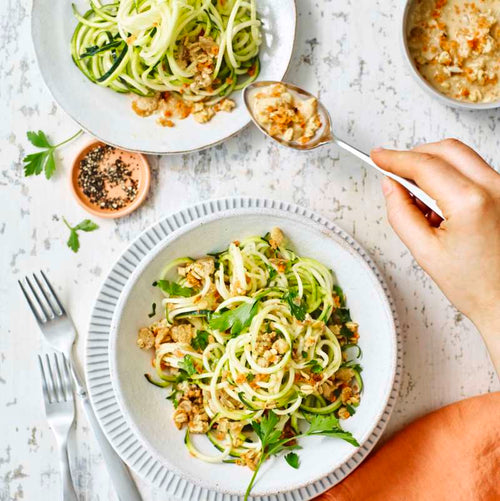 Zucchini-Nudeln (Zoodles) mit Karotten-Ingwersauce