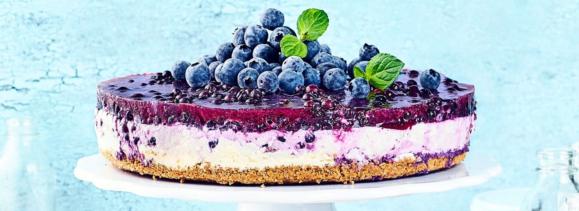 Koelln Cream Cheese Cake with Berries